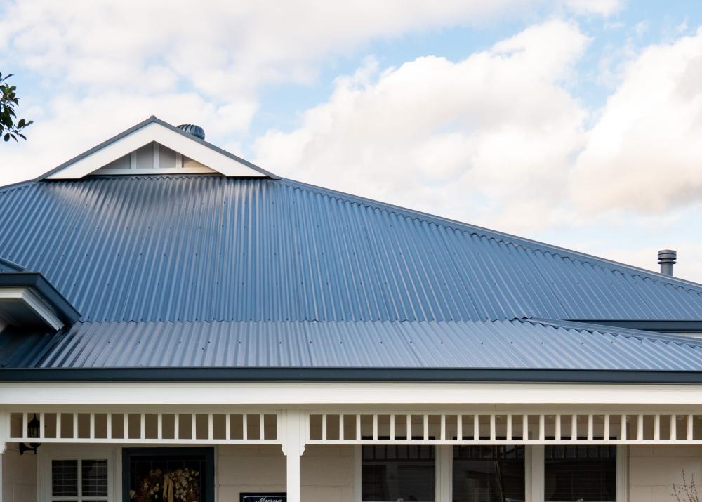 House with CUSTOM ORB ACCENT steel roofing manufactured from COLORBOND steel in colour Basalt