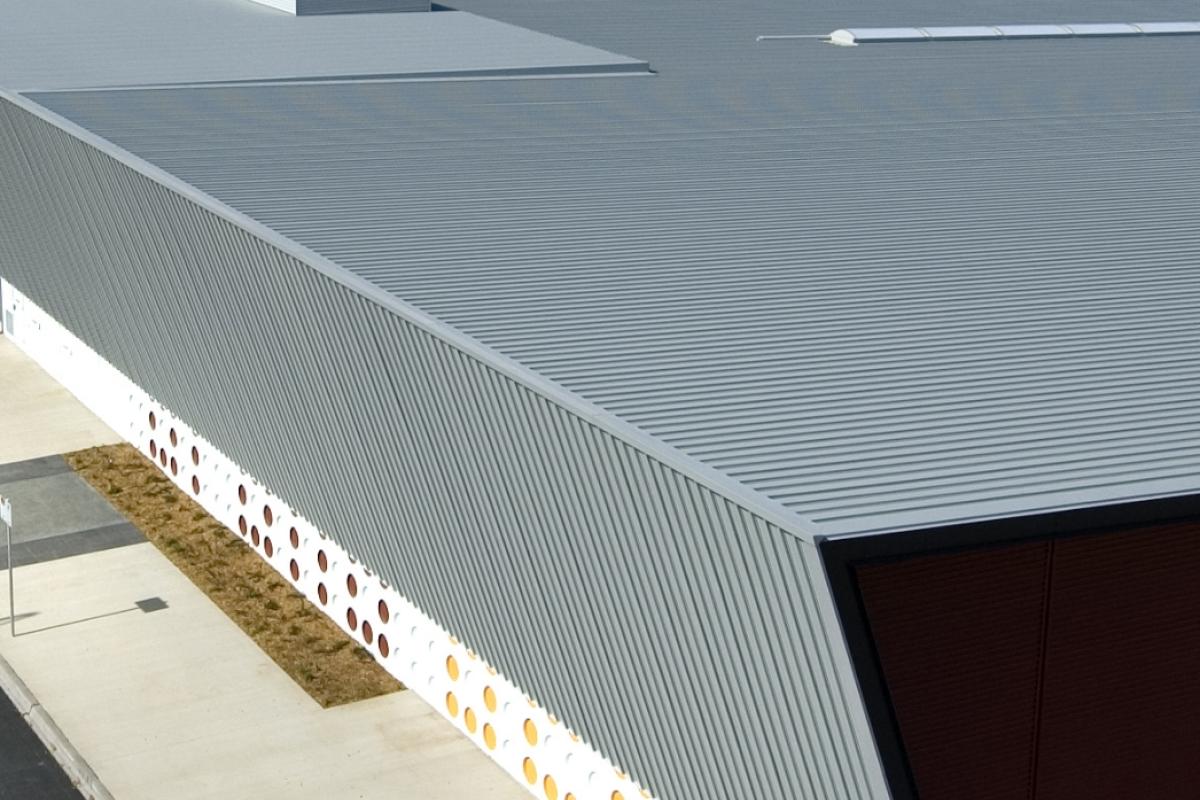 Shopping centre with KLIP-LOK steel roofing manufactured from COLORBOND steel in colour Shale Grey