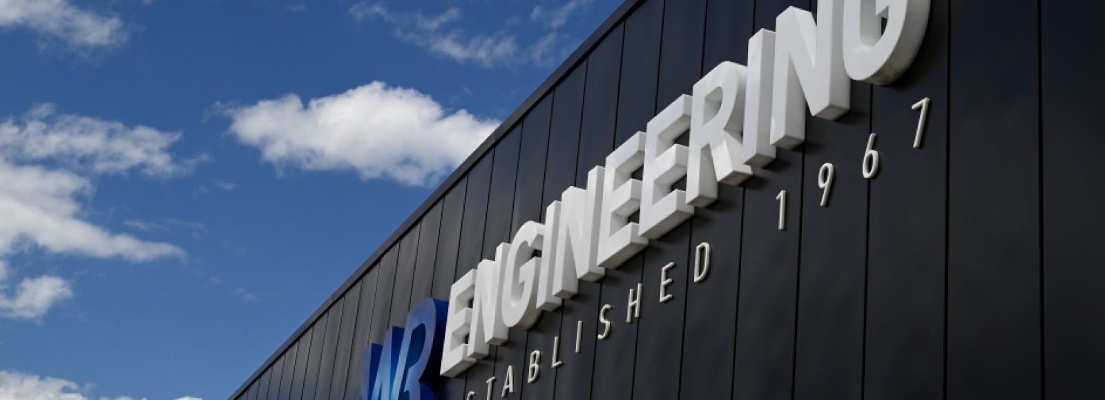 WR Engineering used LYSAGHT HORIZON™ façade panels in COLORBOND® Night Sky® 