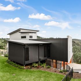 House with DOMINION steel walling manufactured from COLORBOND steel in colour Ironstone