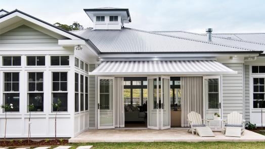 Front view of a contemporary house featuring Lysaght COLORBOND® roof sheets in light grey roof colour