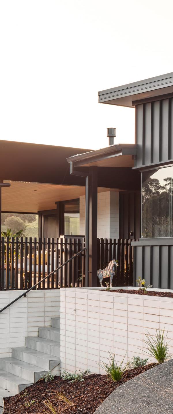 Gibson Way Jamberoo house with zenith enseam walling in monument