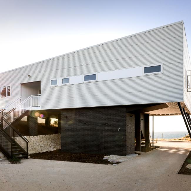 House with CUSTOM ORB steel walling manufactured from COLORBOND steel in colour Surfmist