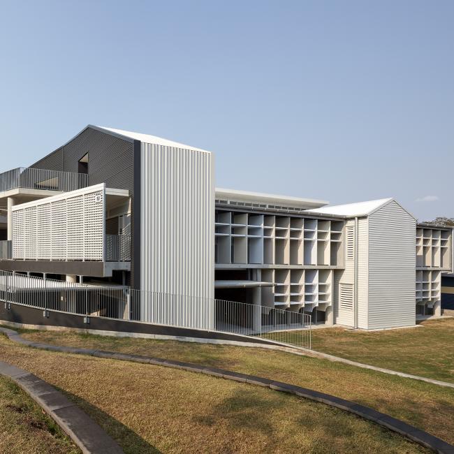 School with LONGLINE 305 steel roofing and walling manufactured from COLORBOND steel in colour Surfmist