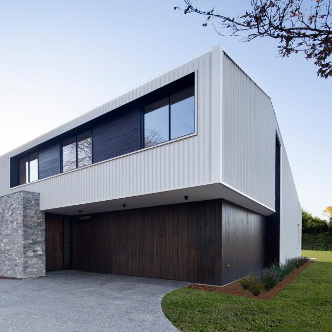 Kenny Street House with zenith Longline 305 walling in Surfmist
