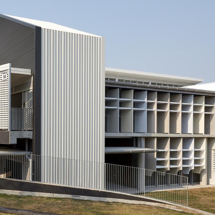 School with LONGLINE 305 steel roofing and walling manufactured from COLORBOND steel in colour Surfmist