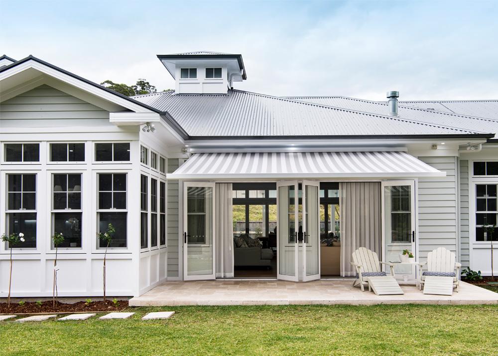  Front view of a contemporary house featuring Lysaght COLORBOND® roof sheets in light grey roof colour