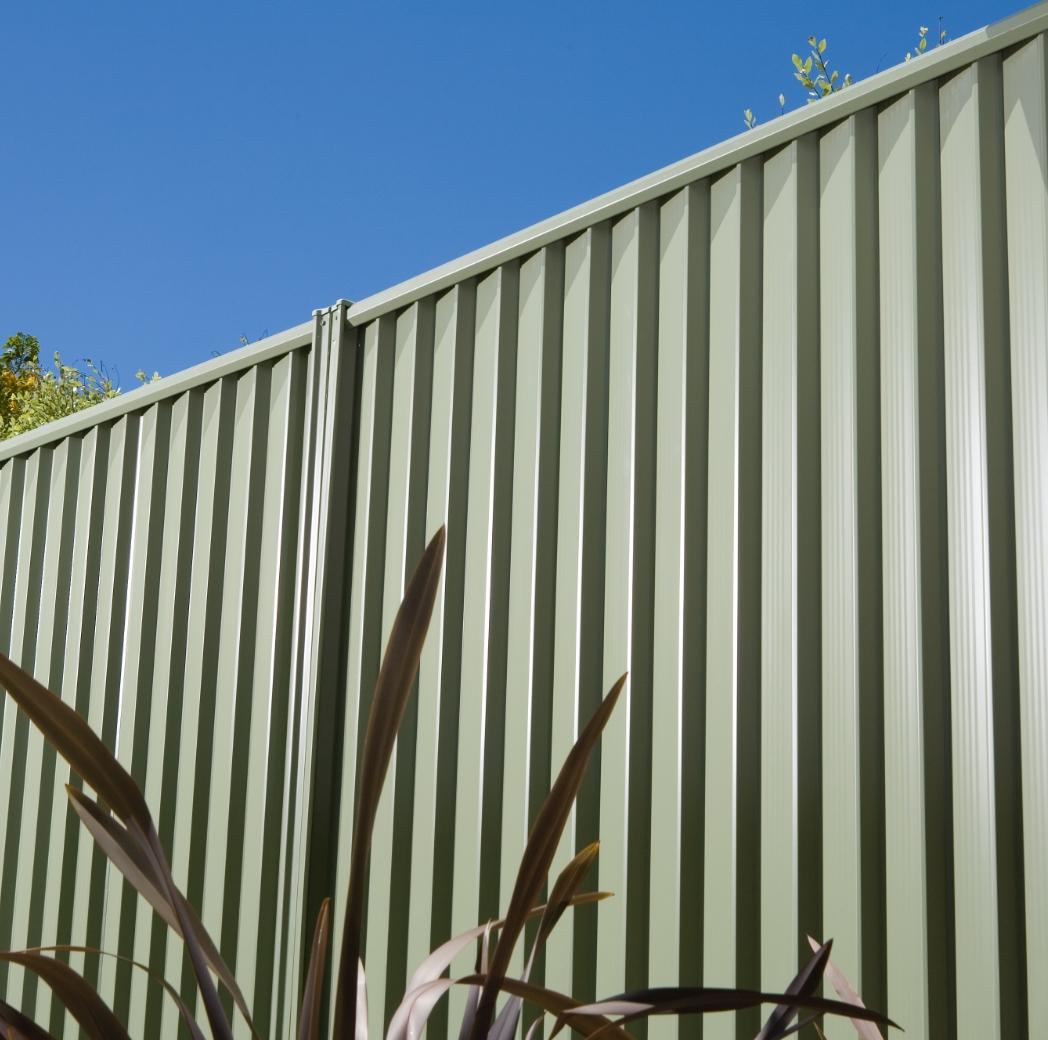 A photo of a LYSAGHT® fence in Pale Eucalypt