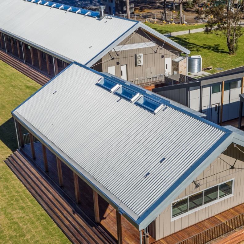 School with LONGLINE 305 steel roofing manufactured from ZINCALUME steel