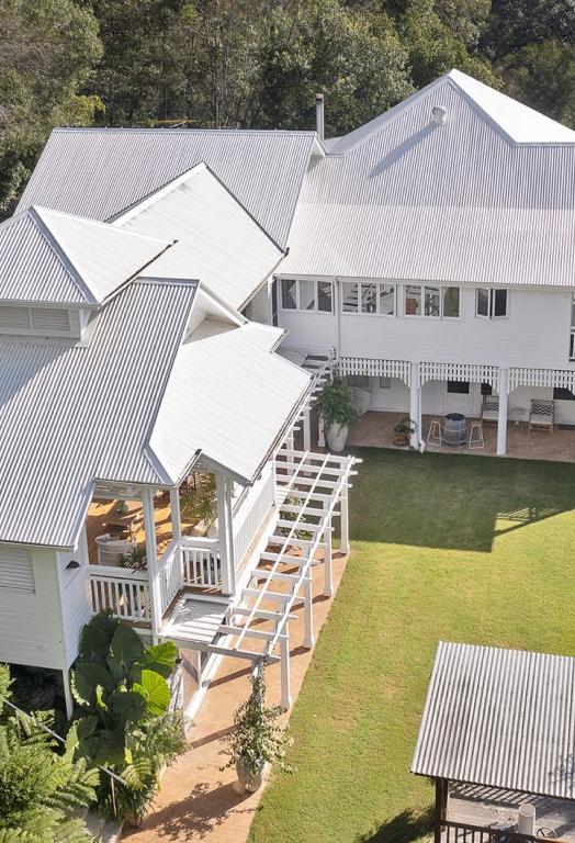 Queenslander House on Mogill Road QLD with custom orb roofing in surfmist