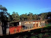 Mornington Peninsula steel home