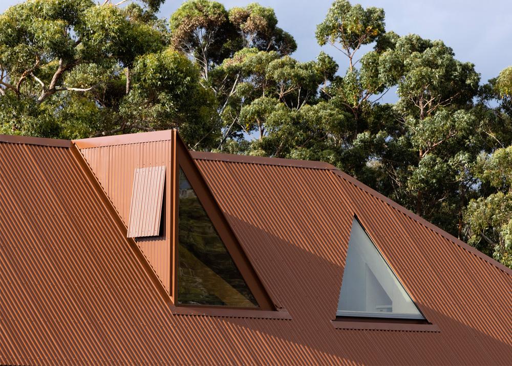  Practical Considerations When Choosing a Roof Colour Selecting the right shade involves more than visual preference. Several practical factors influence long-term satisfaction: Solar absorptance: Lighter colours generally reflect more heat, supporting thermal efficiency and comfort. This can be particularly beneficial in northern states or sun-exposed sites. Architectural harmony: Roof colours should work in harmony with wall cladding, fascia, and the broader streetscape. Neutral tones can unify diver