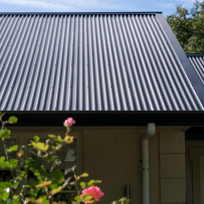 COLORBOND® steel LYSAGHT corrugated roof on a house, made to withstand Australian conditions.