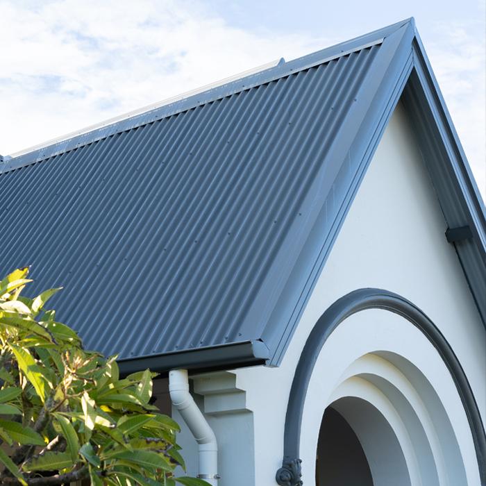 COLORBOND® steel LYSAGHT corrugated roof on a house, made to withstand Australian conditions.
