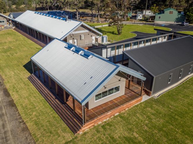 School with LONGLINE 305 steel roofing manufactured from ZINCALUME steel