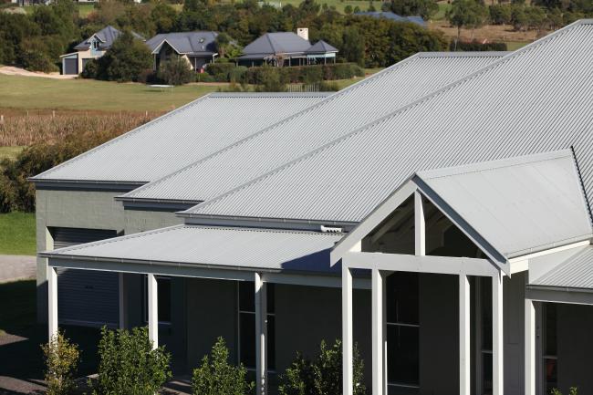 House with CUSTOM ORB steel roofing manufactured from COLORBOND steel in colour Shale Grey