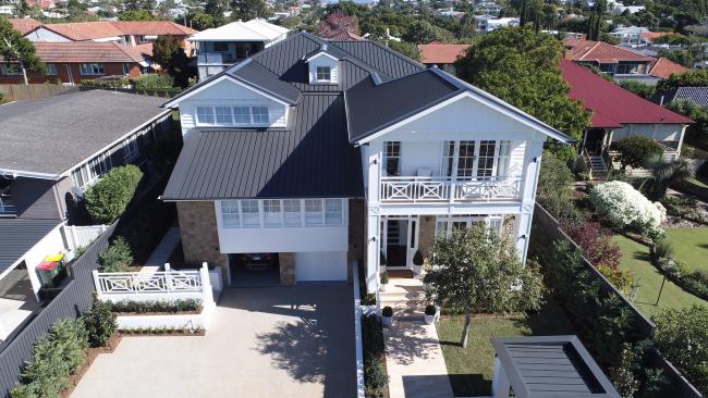 House with ENSEAM steel walling manufactured from COLORBOND steel in colour Monument
