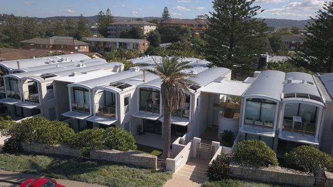 Apartments with WAVELINE aluminium roofing manufactured from PERMALITE aluminium in colour Glacier White