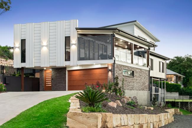 House with DOMINION steel walling manufactured from COLORBOND steel in colour Surfmist