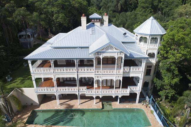 Nareke Manor Highgate Hill with zenith baroque roofing in zincalume finish