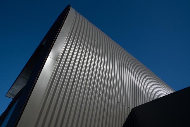 House with WAVELINE aluminium roofing manufactured from PERMALITE aluminium in colour Sahara