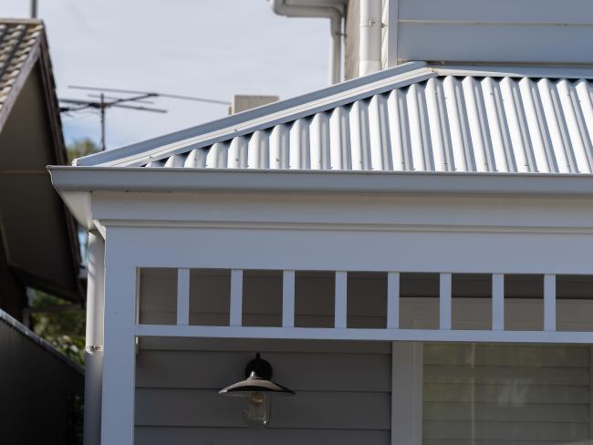 Port Noarlunga - Roof & Render with custom orb accent 35 roofing in sufmist
