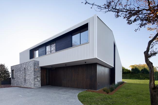 Kenny Street House with zenith Longline 305 walling in Surfmist