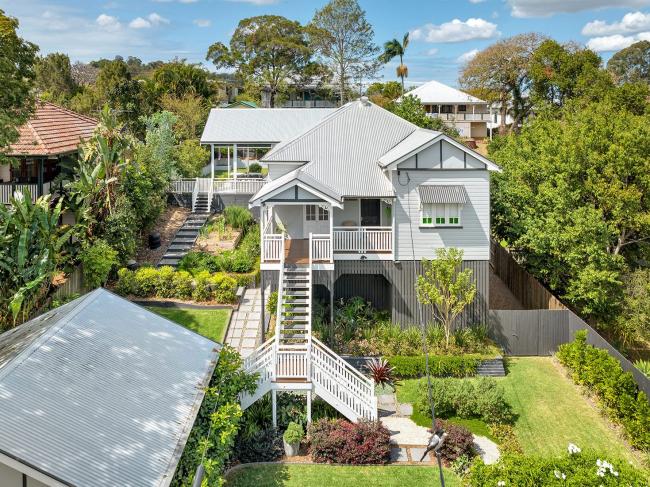 Queenslander house with custom orb roofing in zincalume finish