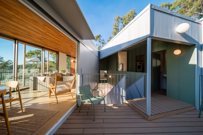 616 Captain Cook Dr Seventeen 