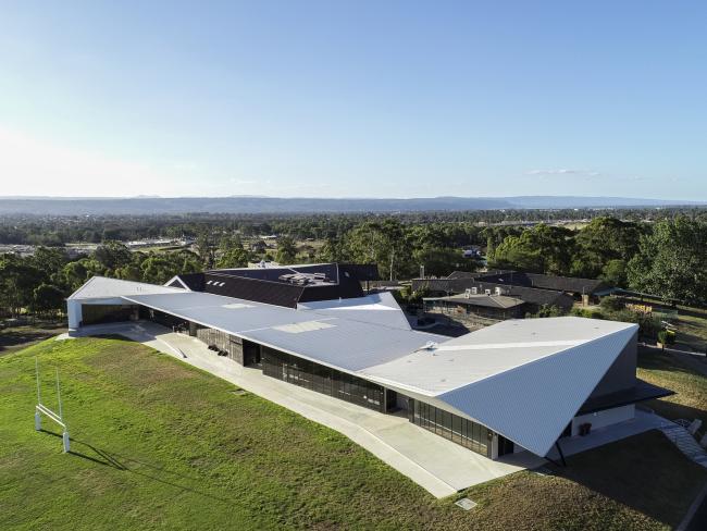School with KLIP-LOK® steel roofing manufactured from COLORBOND® steel in Surfmist – Honeyworks House